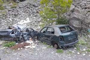 Грузовой поезд сходит с рельс и все разрушает: причины